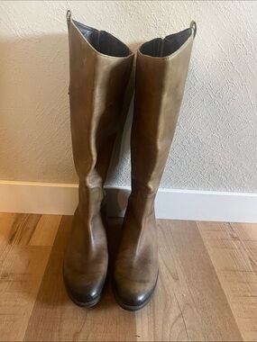 Leather Knee-High Riding Boots - Brown